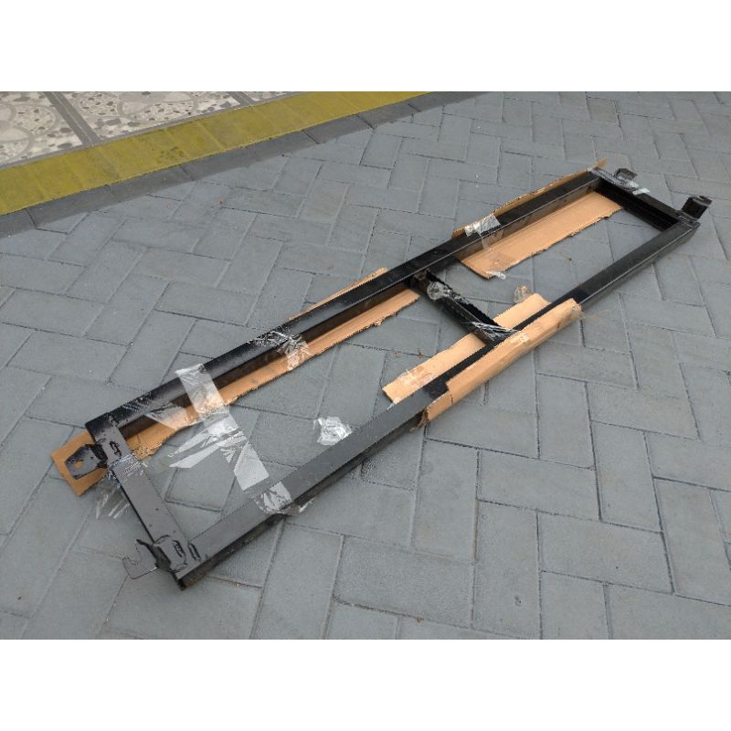 Besi pengaman punggung granmax Pick Up ORI Daihatsu