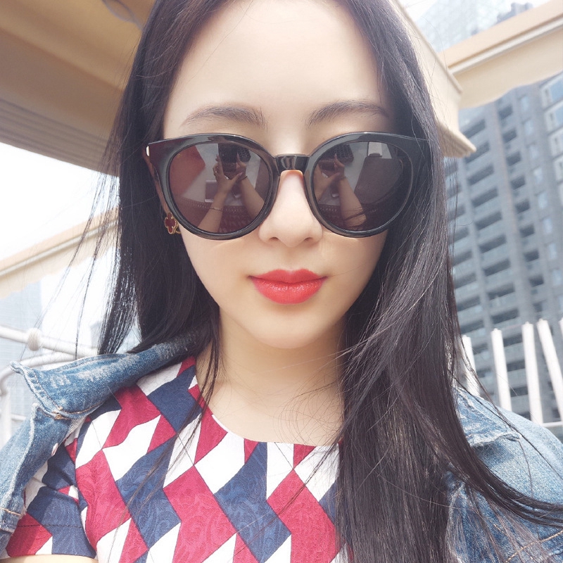 （YUZHU）COD Ulzzang Style Korea Fashion Putaran Sunglasses Wanita Populer Brand Designer Kedatangan Baru