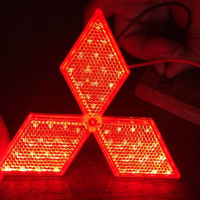 Emblem LOGO Lampu mobil Mitsubishi tiga berlian LED 24volt