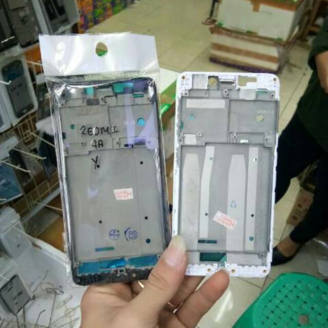 FRAME LCD /TULANG TENGAH DUDUKAN LCDXIAOMI REDMI 4A ORIGINAL