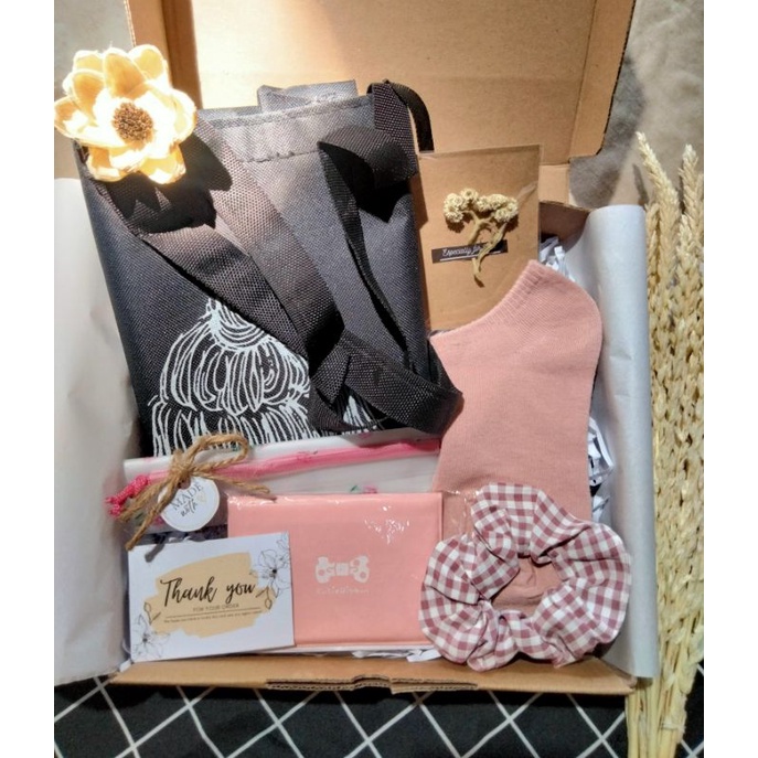 

HAMPERS I GIFT BOX
