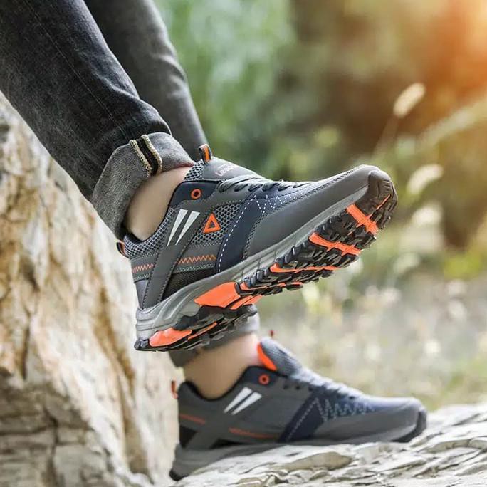 Sepatu Hiking Pria Sneakers Gunung Anti Air Outdoor Shoes Tanglincentre