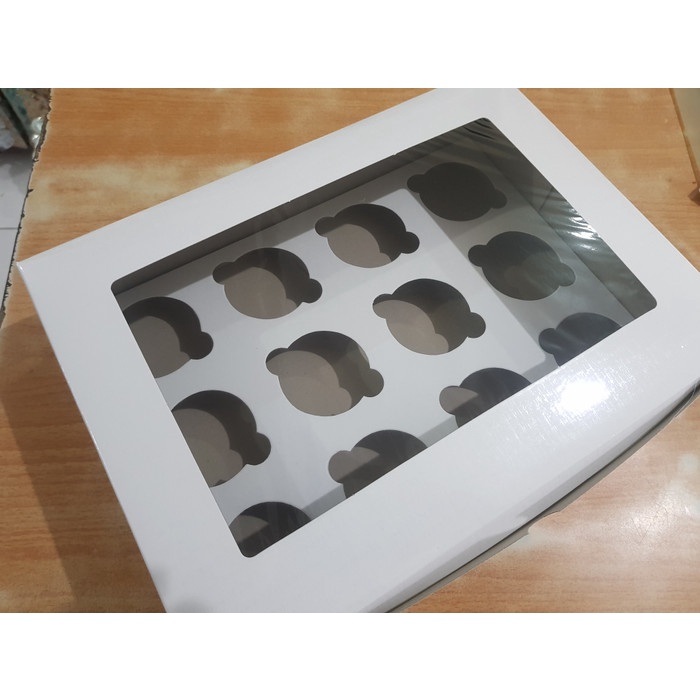 

Dus cupcake putih isi 12