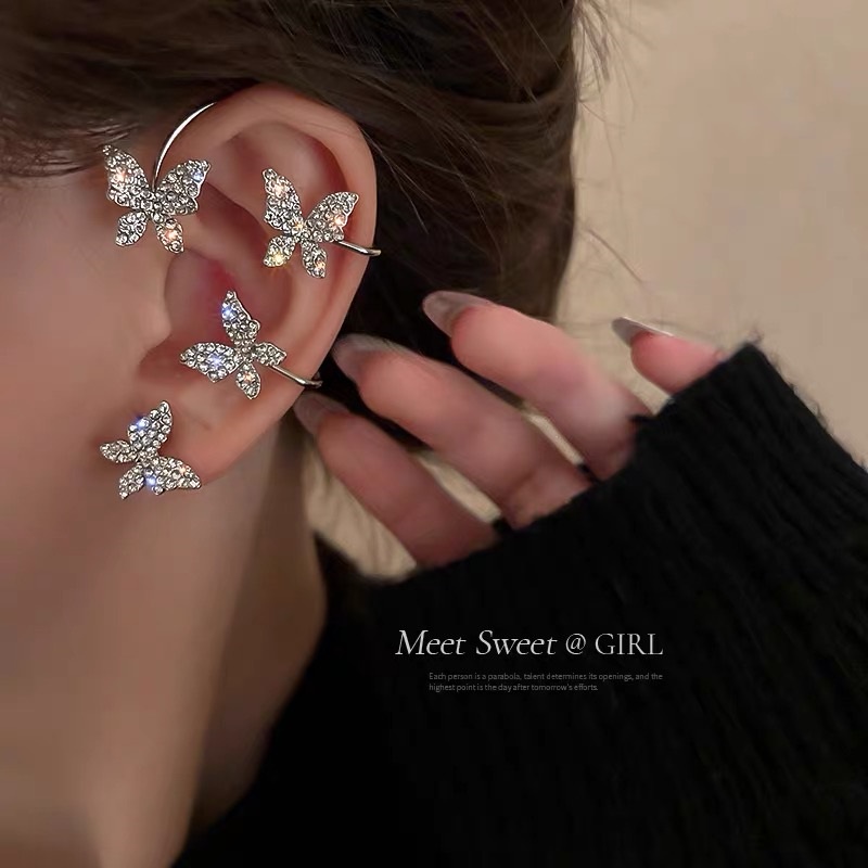YEEZII Set Anting Kait + Klip Telinga Wanita Desain Kupu-Kupu Rumbai Rantai Emas / Silver Hias Mutiara