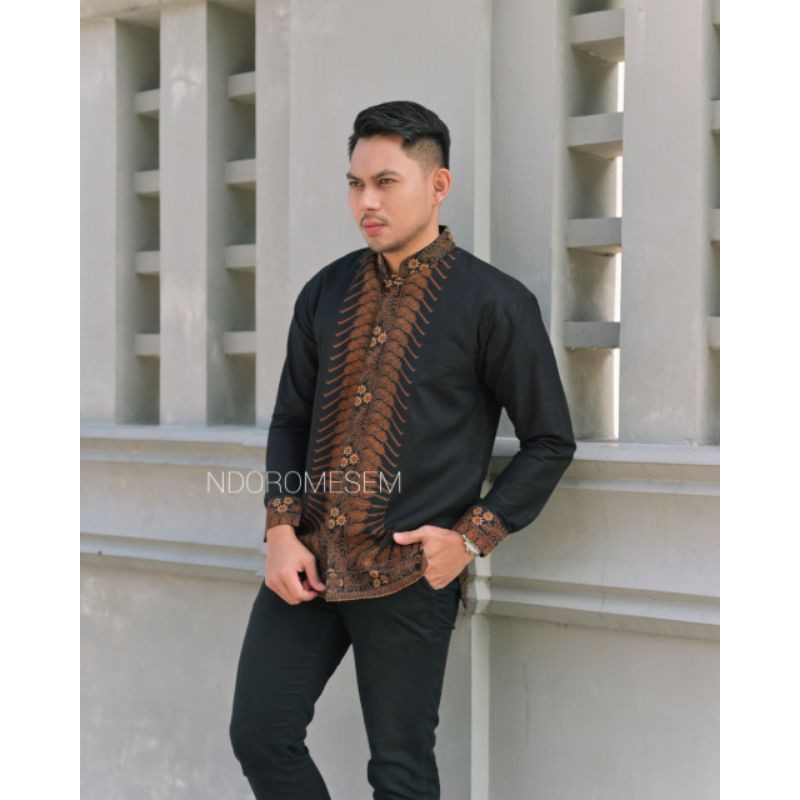 koko kemeja batik hitam lengan panjang by ndoromesem bahan katun halus