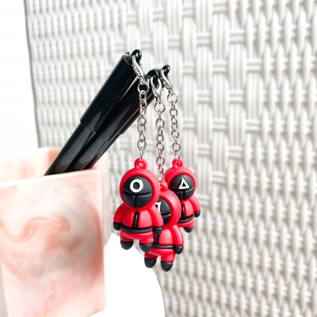 

PULPEN GANTUNGAN SQUID GAME PENA PEN GEL TINTA UNIK LUCU READY BERKUALITAS