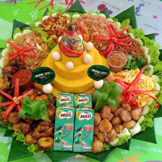 Tumpeng nasi kuning