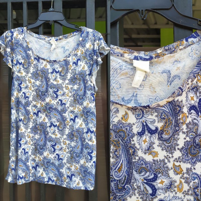 HM motif batic sleeve blouse