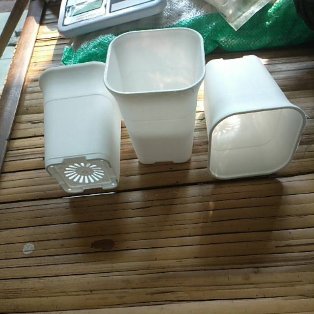 Pot bunga kotak  NKT 88  putih