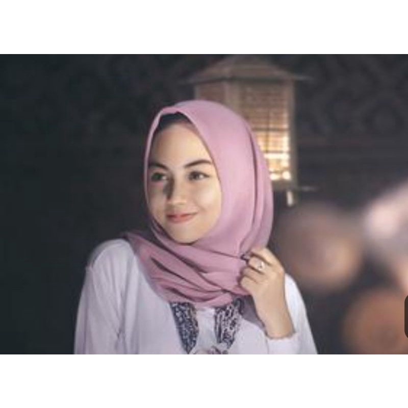 Hijab segiempat Polos- IltanaqStore