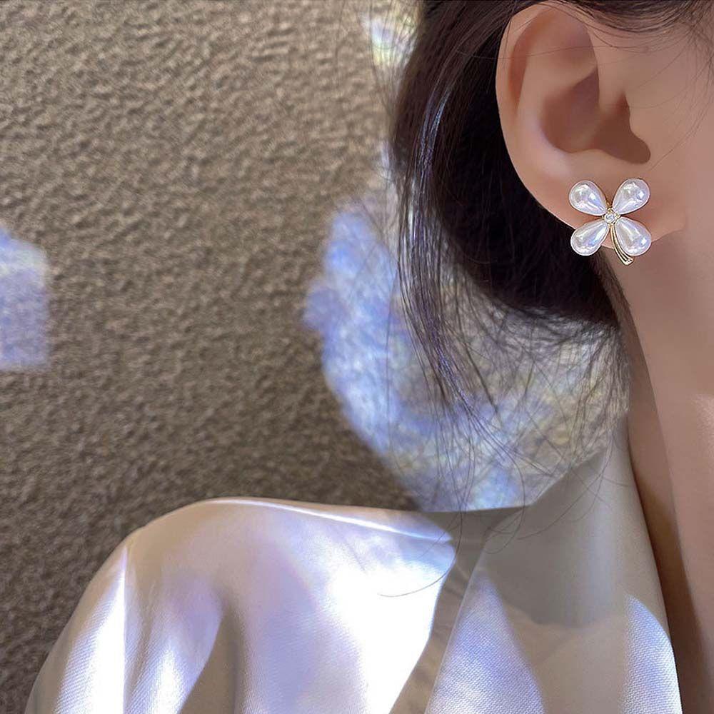 Mxbeauty Stud Earring Temperamen Bunga Sederhana Mutiara Imitasi Aksesoris Telinga Wanita Anting Korea