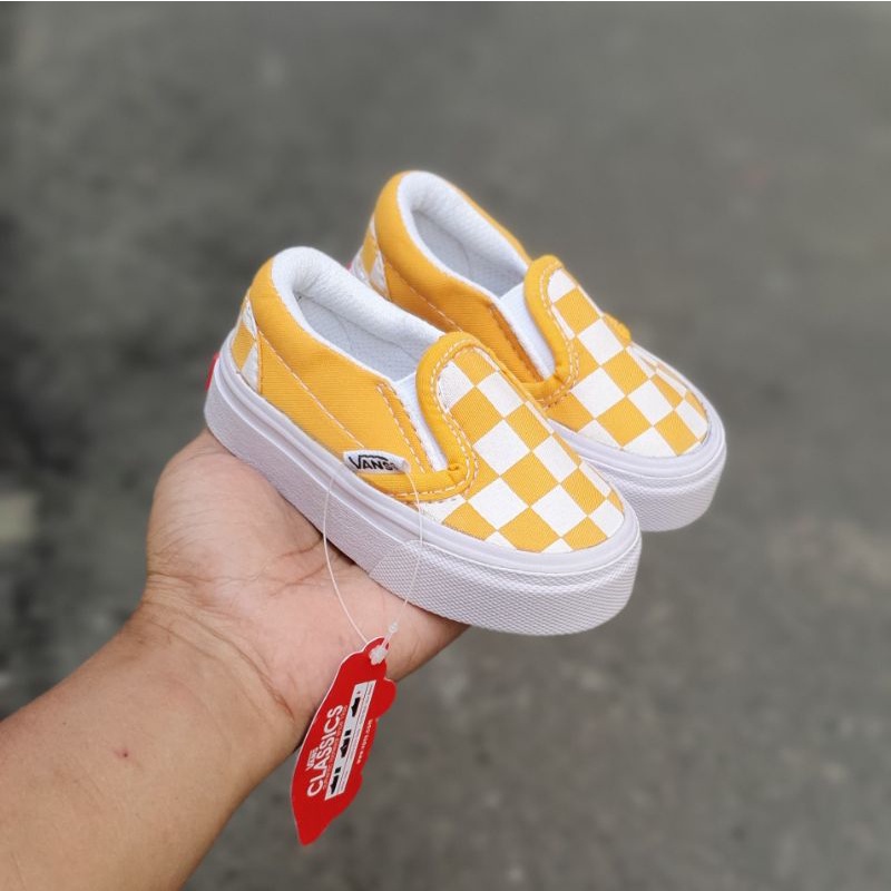 Sepatu anak slip on chekerboard kuning putih / kuning hitam