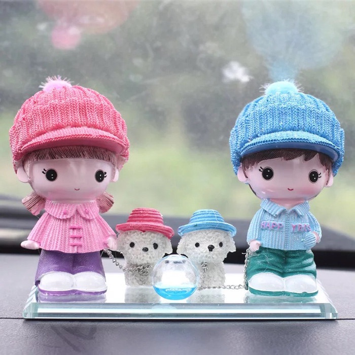 (BOW) Miniatur Pajangan Mobil / Boneka Plus Podium Kaca