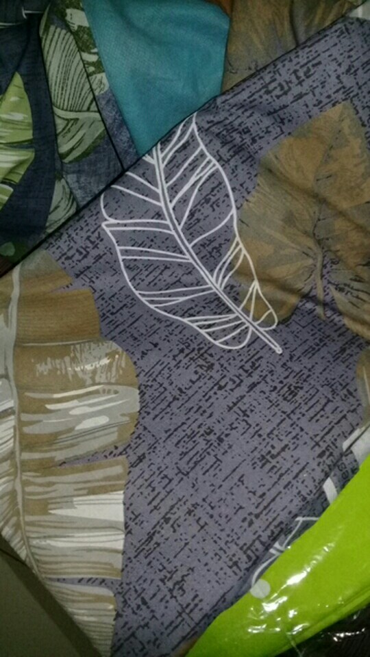 Leaves - Kain Sprei Katun Lokal Meteran Magenta