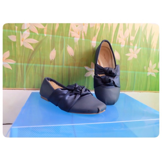Zara girls flat shoes ORIGINAL (PRELOVED)
