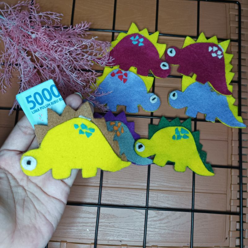 

Amplop karakter Lebaran Dino 2 10.5 × 7.5cm. Dijual satuan