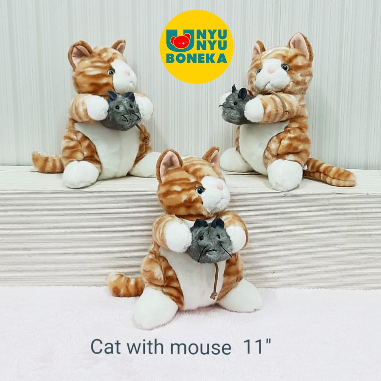 Boneka cat kucing pegang mouse bahan halus lembut kado souvernir merchaindise ultah kids