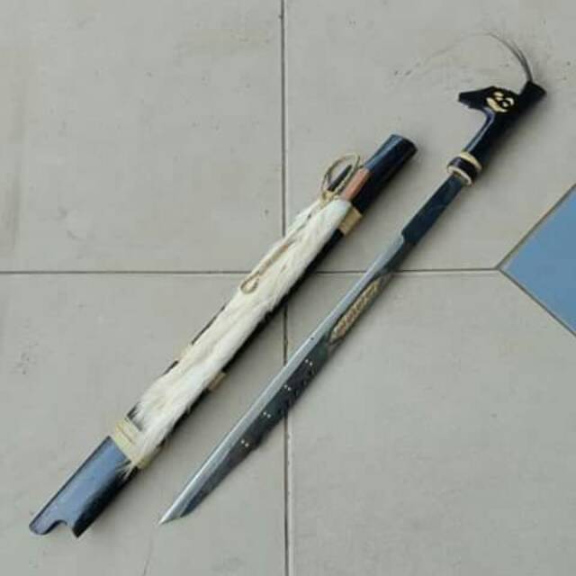 Mandau khas kalimantan