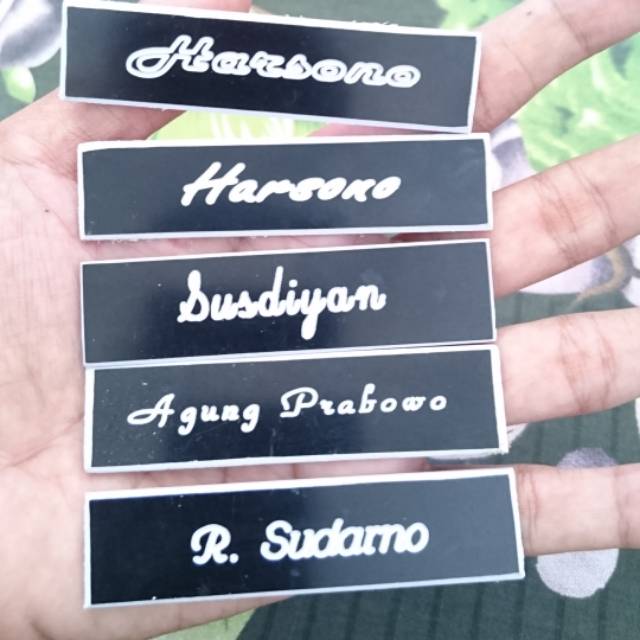 

Nama laten / nama ukir laten / name tag laten / nama ukir peniti