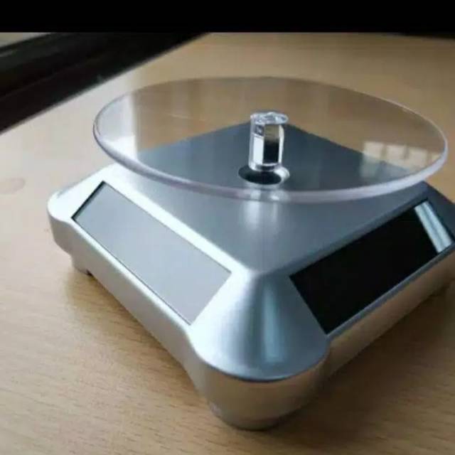 display putar jam tangan dan perhiasan.