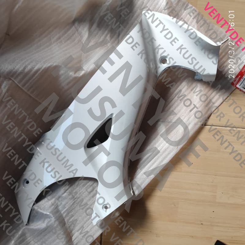 (100% Good Quality ) cover M/P karisma kiri putih. 64450-KPH-880FMW Bagus