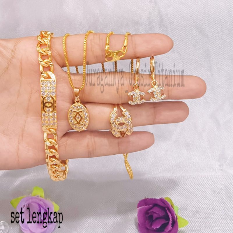 SET DEWASA TITANIUM PLAT LOGO PERHIASAN EMAS  KOREA ANTI KARAT DAN ANTI LUNTUR