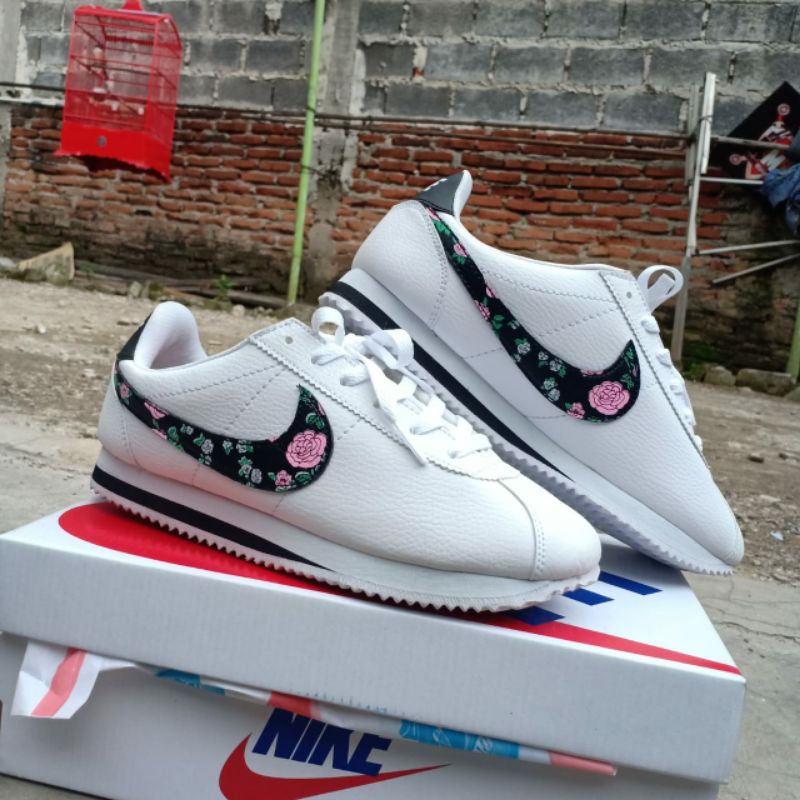 Jual Sepatu Nike Wanita Putih Bunga Cortez Flowers BNIB | Shopee Indonesia