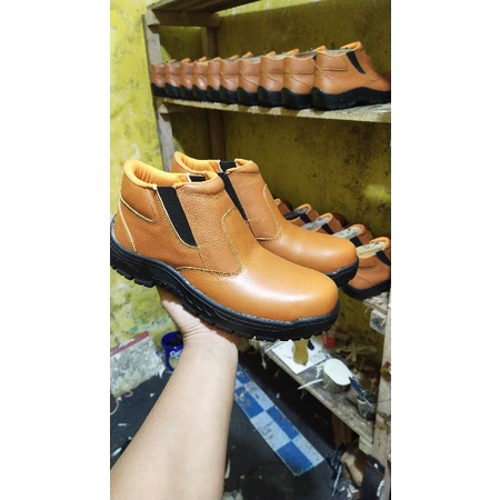 Sepatu safety kulit sepatu safety  sepatu lapangan sepatu proyek sepatu kontruksi sepatu bangunan