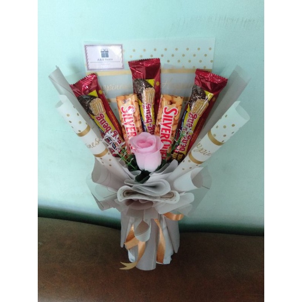 

bucket Silverqueen dan beng-beng