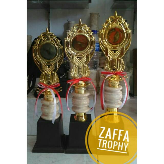 Piala marmer kecil