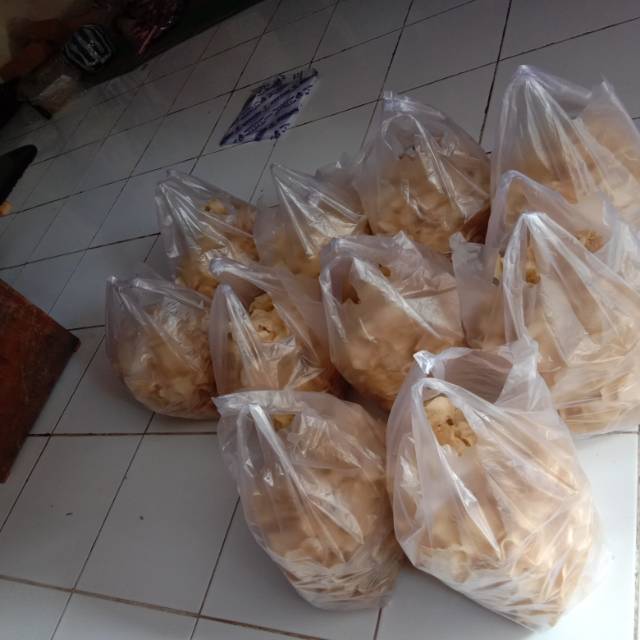 

Kerupuk gadung mentah 1000g/ keripik gadung mentah/ kRECeK gadung mentah