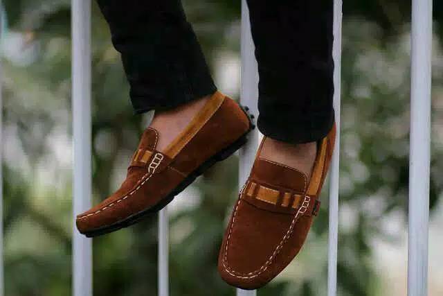 Sepatu santai pria