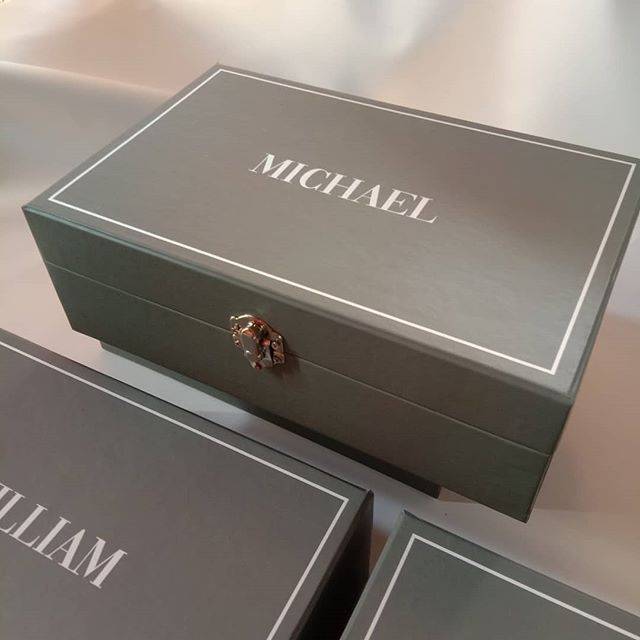 

Groomsman Box (24x15x8)