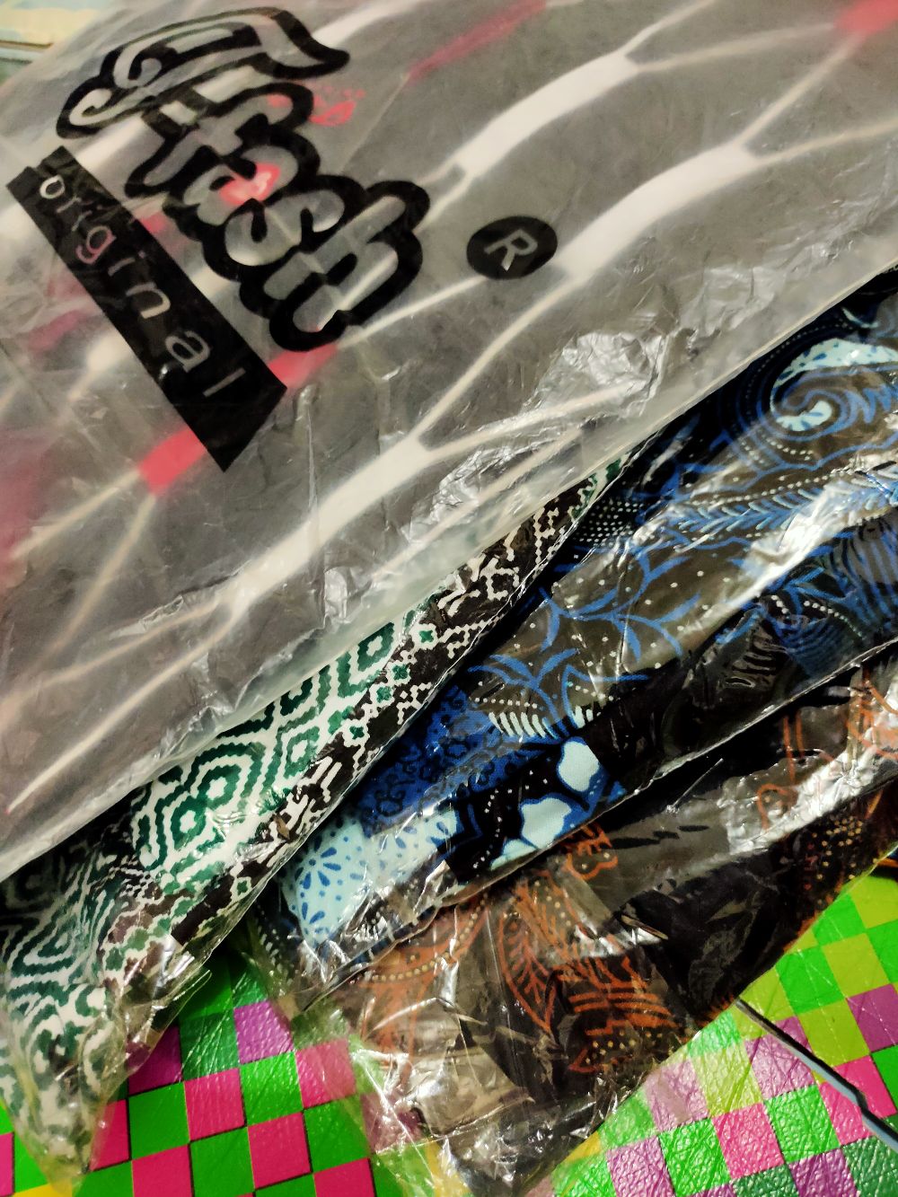Trolistore Grosir Kemeja Batik Pria Cowok Lengan Panjang Warna Biru Hijau Merah Motif Asmarandana
