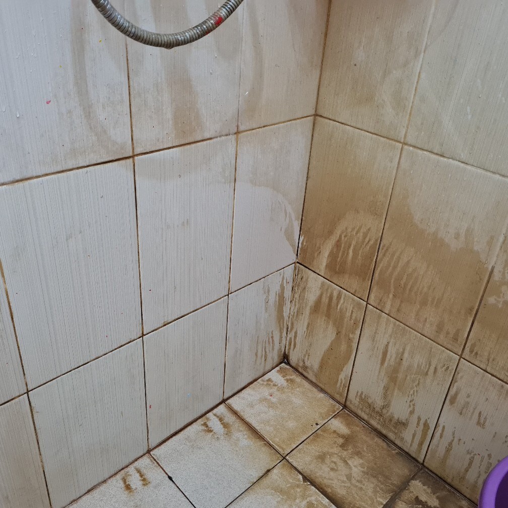 Agios 250ml Pembersih Toilet Kerak Keramik Porselen Kamar Mandi - Ampuh Bersihkan Noda Dan Kerak