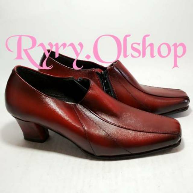  Sepatu  kulit  821 wanita  boot kerja 5cm keren  bagus baru 