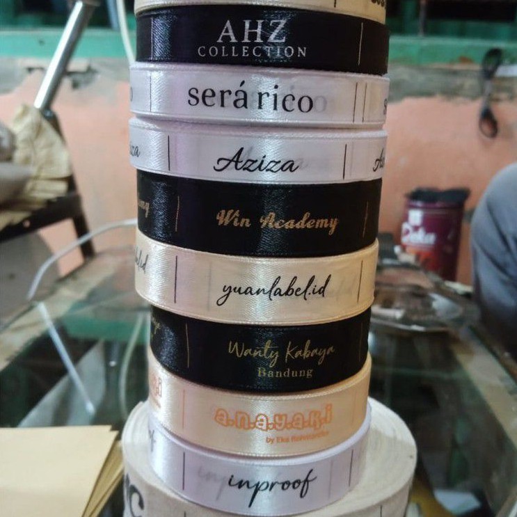 

LABEL BAJU BAHAN SATIN