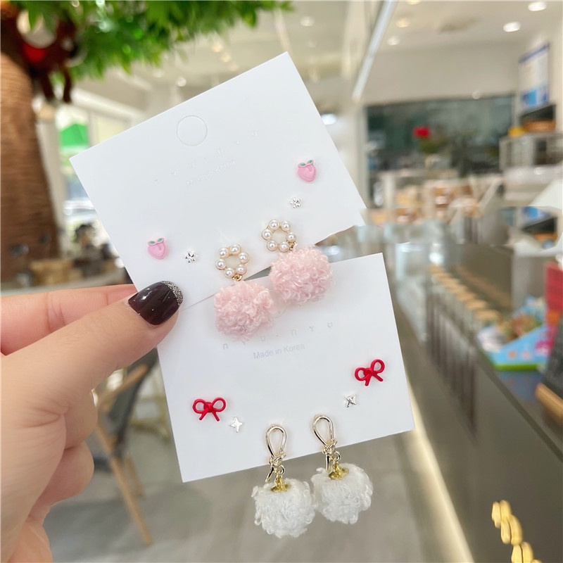 6pcs / Set Anting Tusuk Bentuk Pita / Bintang / Bola Plush Bahan Alloy Gaya Korea Untuk Wanita