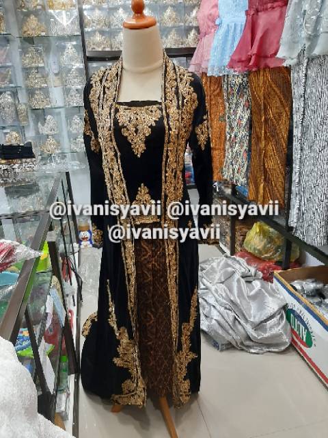 Kebaya bludru pengantin Putri kombinasi payet gold