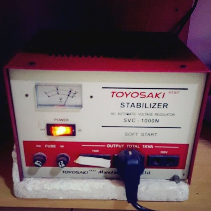 Stabilizer  TOYOSAKI  1000Watt/STAVOL Model  SVC-1000N Best Quality AWET