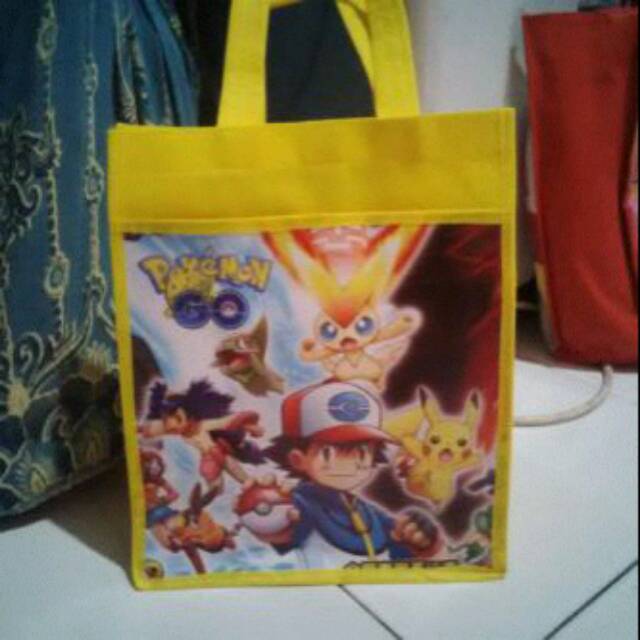 

TAS SOUVENIR ULTAH MURAH| TAS KADO KARAKTER KARTUN POKEMON GO| BINGKISAN GOODIEBAG UNIK | K41