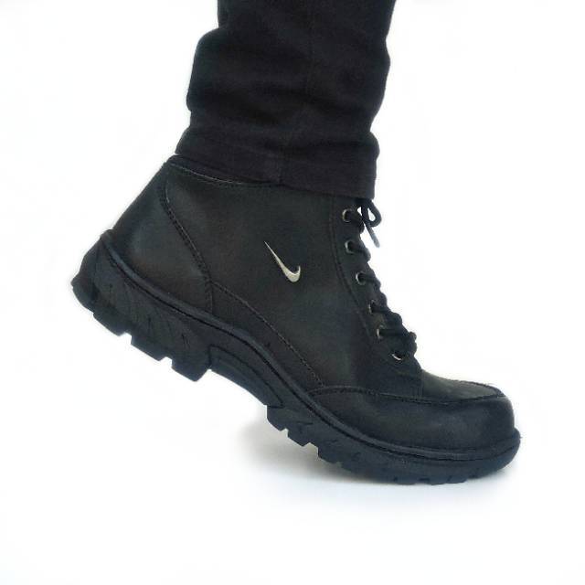 Sepatu Safety Pria Boots nike betrano Armour Hitam Ujung Besi Working Proyek Hiking