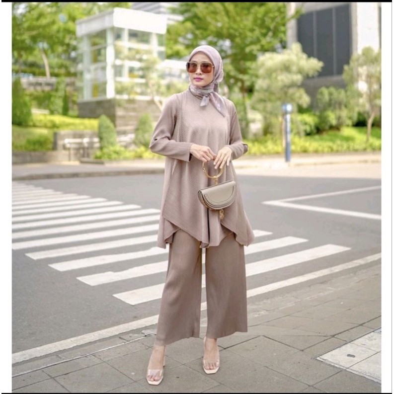 Lizzie set taupe by ISH (new)