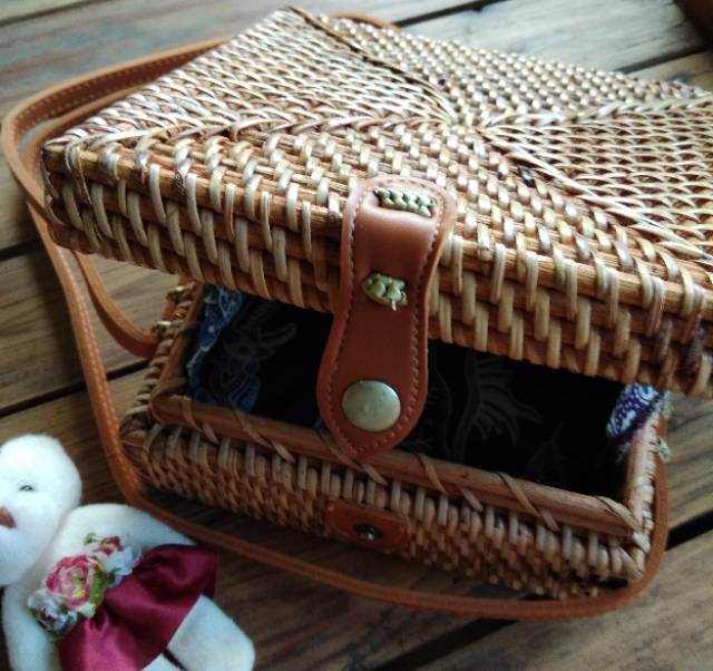 TAS RATTAN KOTAK ORIGINAL BALI DIAMETER 20CM (COKLAT)