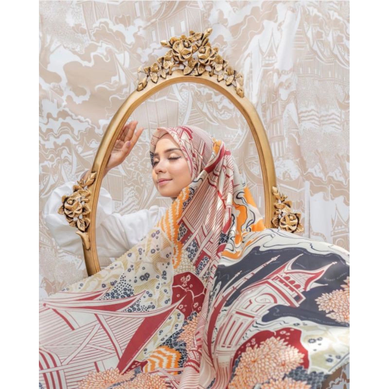 GADANG SCARF WEARING KLAMBY