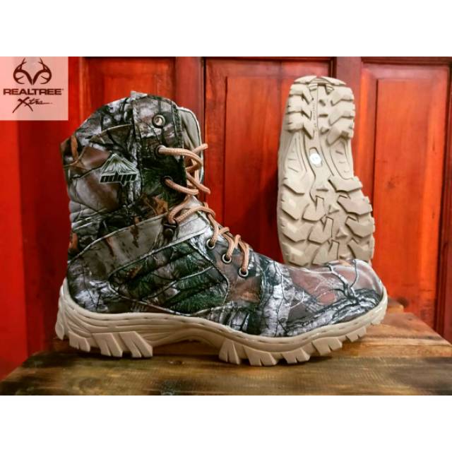 Sepatu camo