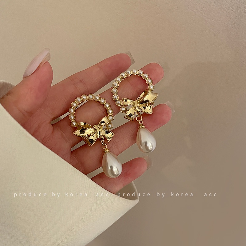 Anting Tusuk Gantung Temperament Bahan Alloy Desain Pitamutiara Gaya Koreasimple Untuk Wanita