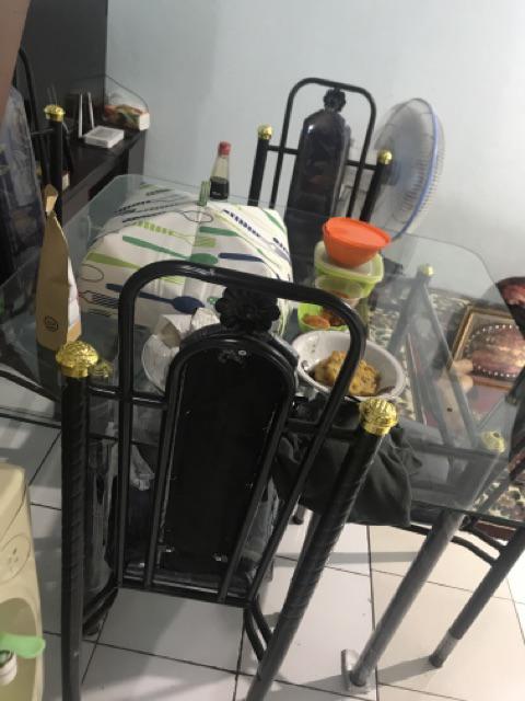 Meja Makan Kaca 4 Kursi Belgia