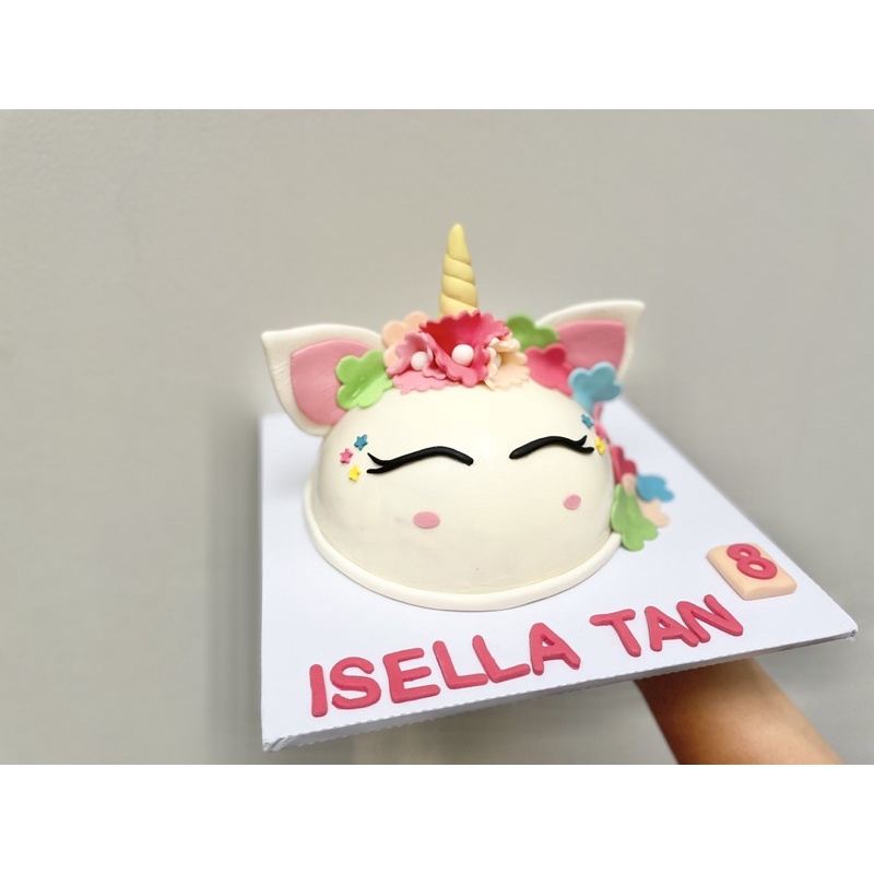 

UNICORN PINATA 'candy' CAKE