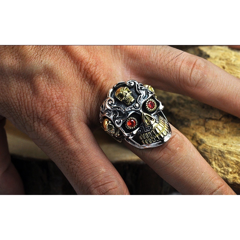 Cincin Motif Kepala Tengkorak Bahan Stainless Steel Gaya Retro Punk untuk Pria